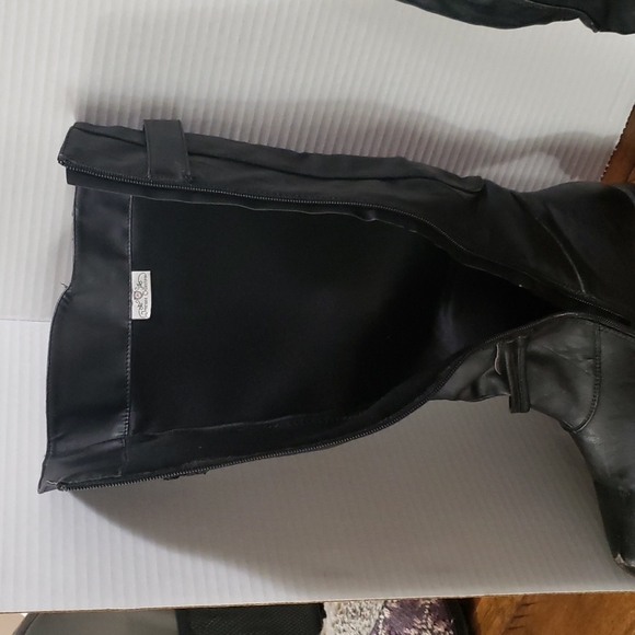 Boots - Picture 5 of 6